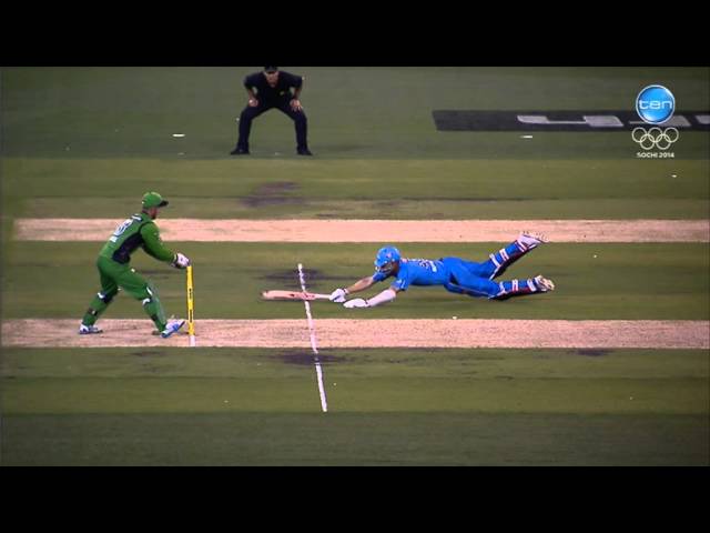 Kane Richardson given run-out by third umpire Stars v Strikers BBL|03