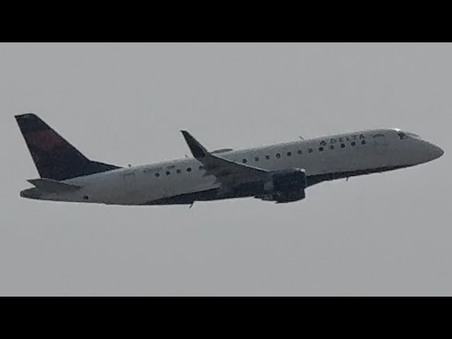 Delta Connection (SkyWest) Embraer E175LL Takeoff From Idaho Falls [N302SY]