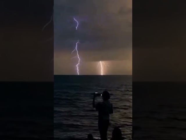 El Rayo del Catatumbo, desembocadura del Río Catatumbo en el Lago de Maracaibo (Sur) un evento único