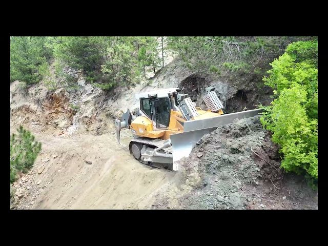 LIEBHERR 746 dozer ile yol düzenleme   #bulldozer #dozer #işmakinaları #liebherr#komatsu#keşfet 
