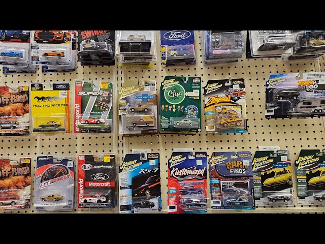 HUNTING AT HOBBY LOBBY! FOUND A CHASE!!! #diecast #hotwheels #johnnylightning