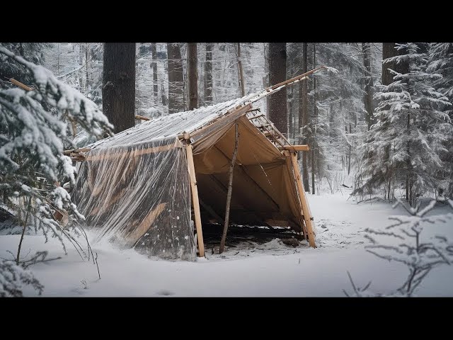 We build an amazing mess with the help of polyethylene film. BUSHCRAFT CAMP | Lesnoy_Near the fire