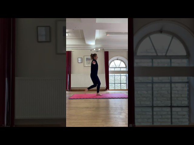 SPONTE SUA GYM- CAT LEAP HALF TURN- Bea