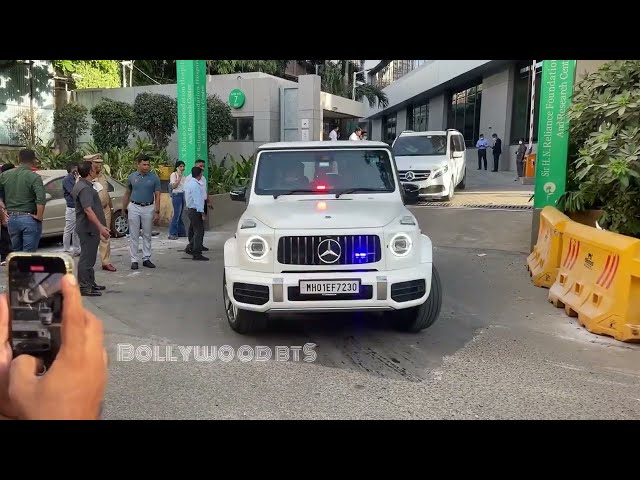 Mukesh ambani with newly born princess 👑 Ambani family with granddaughter leaves hospital