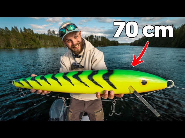 Casting (!!!) the 70 cm GIANT Rapala for River Beasts...