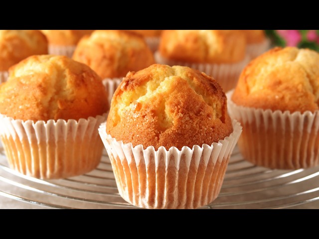 ¡Muffins altos y deliciosos! ¡Mezcla todo y ponlo en el horno! Receta fácil para el té. Hornear