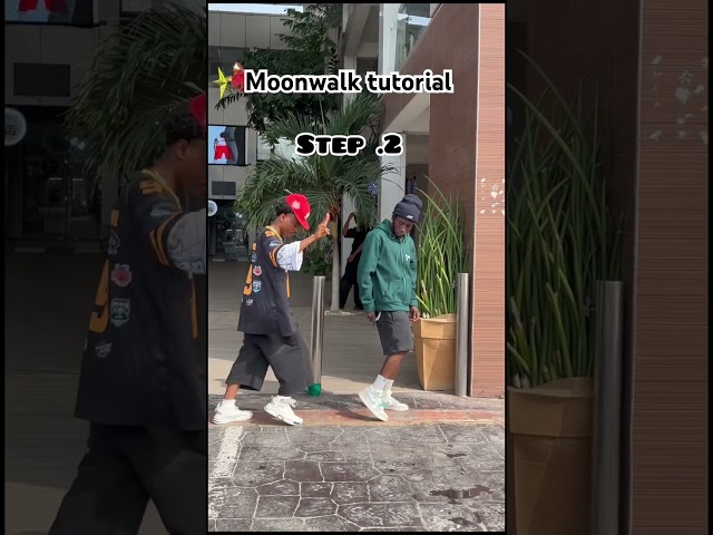Moon walk tutorial 🤯🔥 #funk  #remix  #moonwalk  #tutorial  #dance  #shortsfyp  #slickback