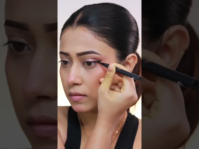 Wing Eyeliner Tutorial #shorts #ashortaday #eyelinertutorial #forbeginners #barshapatra