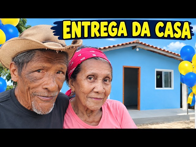 Seu Rosa and Dona Dalva receive the keys to their new home! Emotion and happiness!