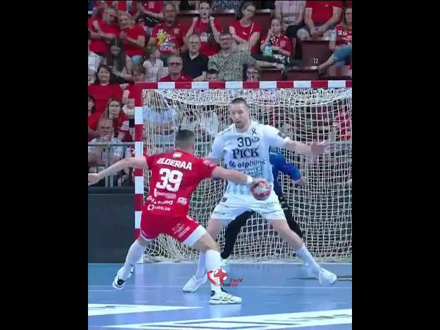 Yahia El-Deraa with a masterclass feint ! He completely froze the defender in his tracks.🧊🧠#handball