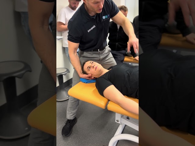 Osteopathic manipulation for neck pain #neckcracking #chiropractic #osteopathy