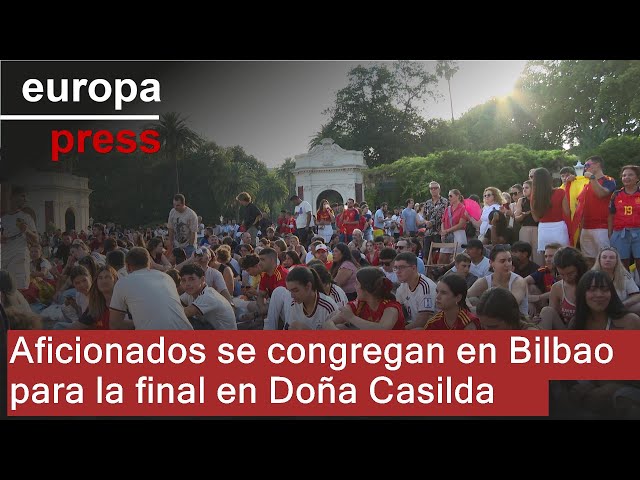Thousands of fans gather at Doña Casilda Park in Bilbao to watch the final