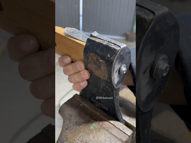 👉 This Method Locks an Axe Handle Forever