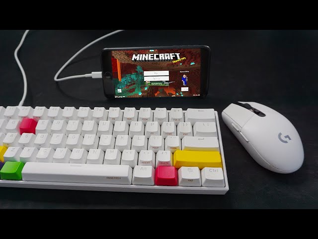 I tried MOBILE Minecraft while CHEATING with keyboard and mouse...