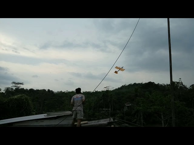 Scratchbuild RC plane take off at backyard
