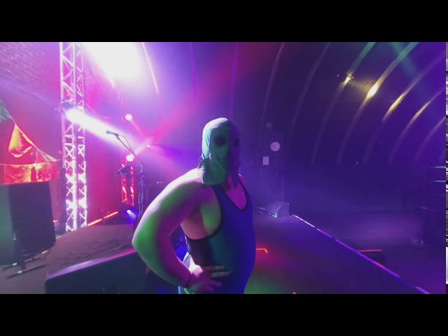 180 3D VR Footage loco Luchador