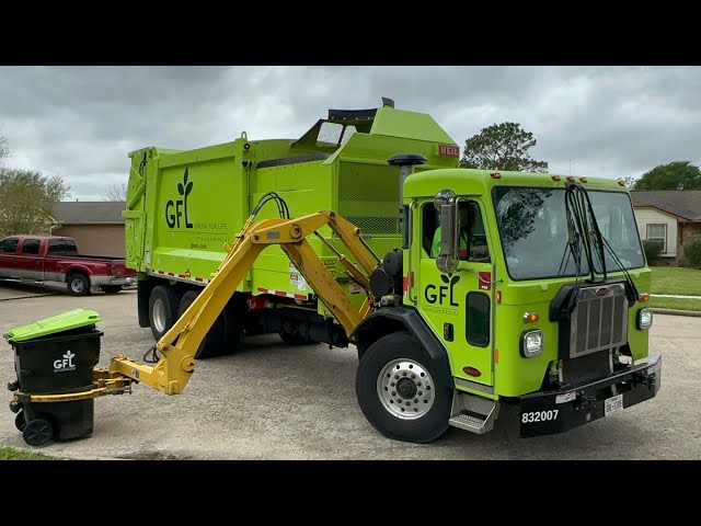 GFL: Peterbilt 520 CNrG Heil DuraPack Python Garbage Truck