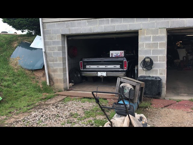1977 Ford F-150 with a built 400