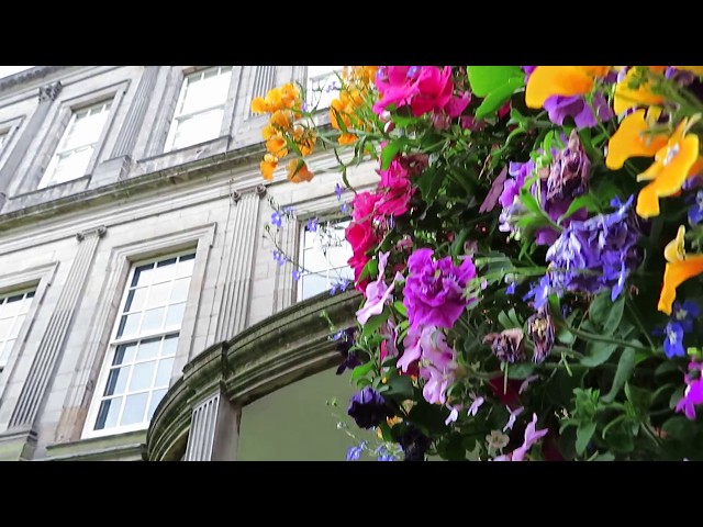 EDINBURGH : HOLYROOD PALACE 062 MVI 1518