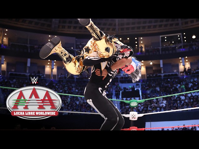 Mysterious assailant attacks Psycho Clown | La Parka def. Psycho Clown in tournament: AAA highlights