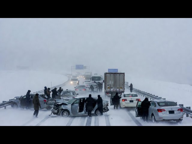 Highways and bridges frozen, China in chaos! Thousands of cars skid as heavy snow buries cities
