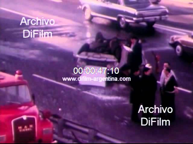 DiFilm - Car crash on the 25 de Mayo highway 1981