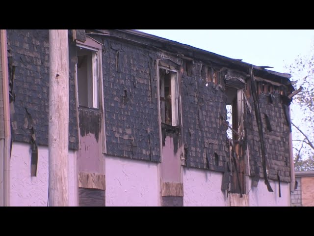 KCK neighbors want something done with abandoned apartments