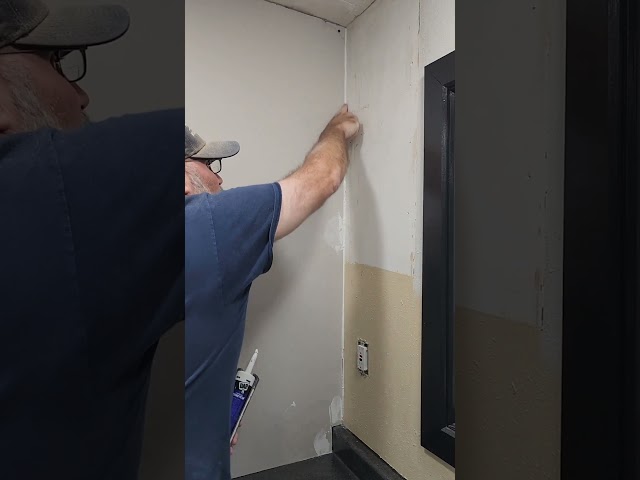 Finishing drywall corners with latex caulk! #diy #drywall