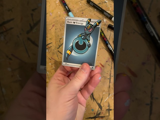 Drawing Umbreon onto a Dark Energy Pokémon Card. #umbreon #pokemon #art #drawing