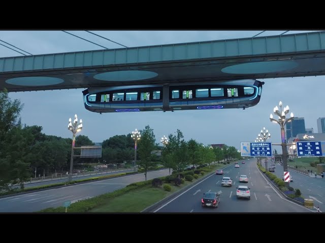 A flyover with Wuhan's "sky train" in 50 seconds