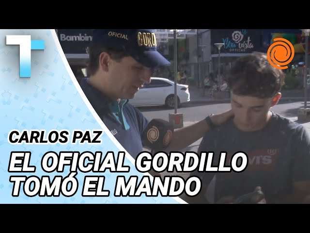 El Oficial Gordillo "CHOREÓ" el micrófono de El Doce para hacer notas