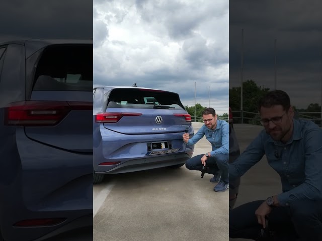 💡Flipping the number plate for the drawbar (75 kg) with the VW ID3 Neo