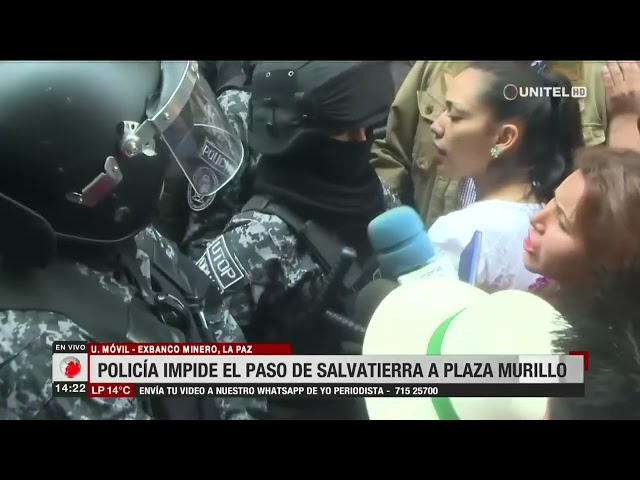 POLICIA GOLPISTA IMPIDE EL INGRESO A PDTA. DEL SENADO Y DEMAS LEGISLADORES AL PARLAMENTO.