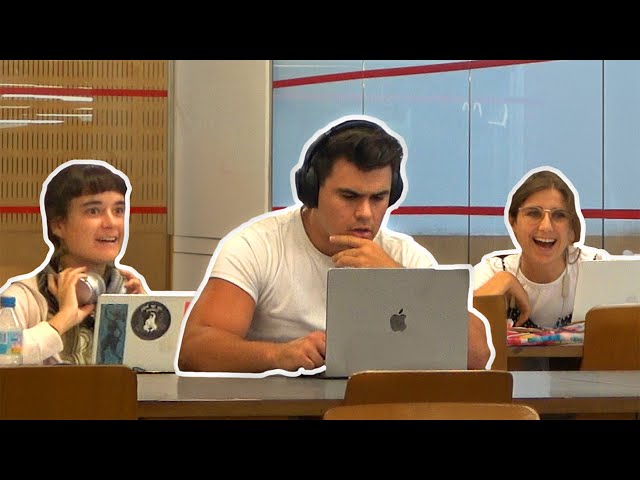 🔊VIENDO TUTORIALES INCÓMODOS EN LA BIBLIOTECA! 📚 4
