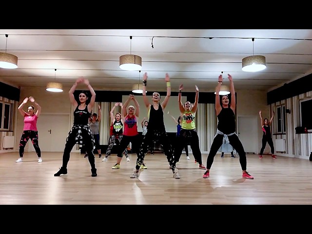 Katarzyna Cyunczyk Zumba - Warm Up