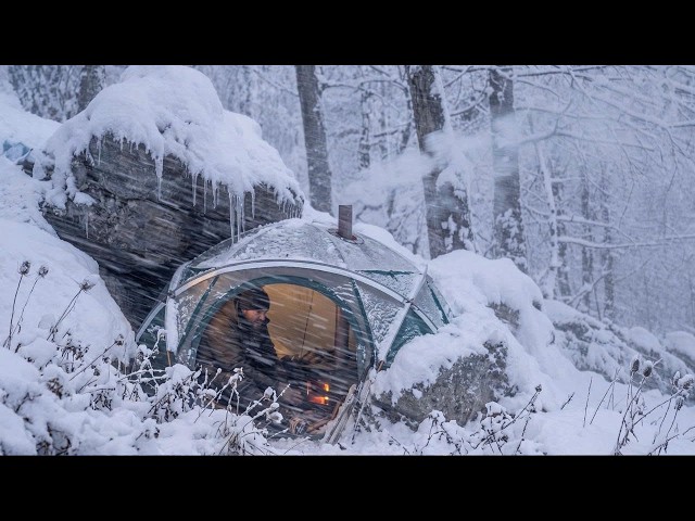 Surviving EXTREME Winter in a Snowstorm - 31°C | Extreme Off Grid Winter Life