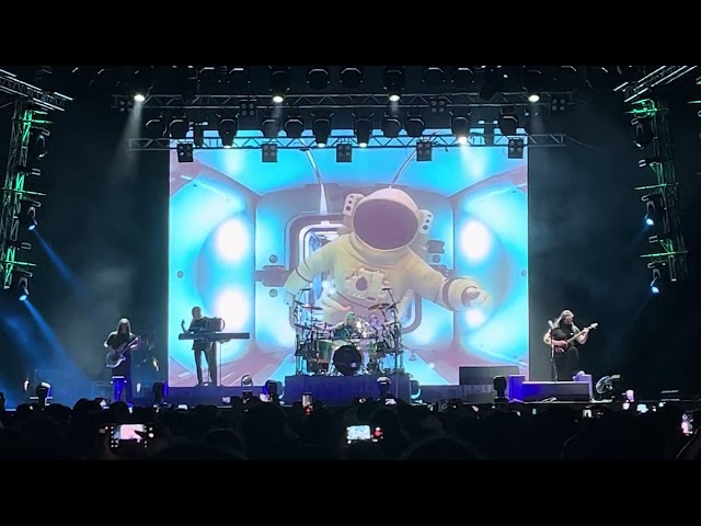 DREAM THEATER Ecopark Jakarta : ALIEN, 06:00, SLEEPING GIANT, BRIDGES IN THE SKY, CAUGHT IN A WEB