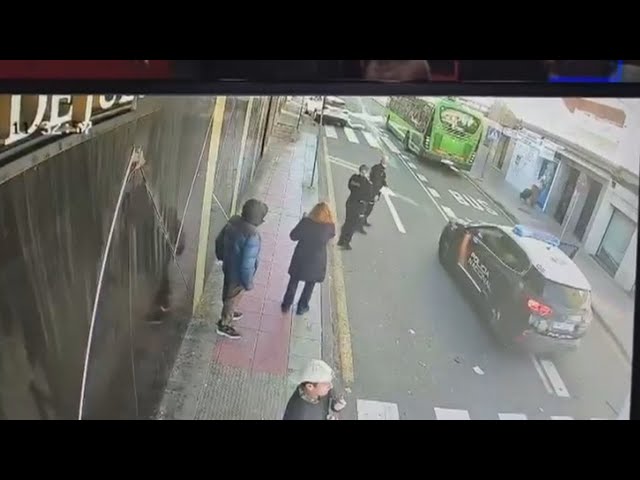 Heridas leves cuatro personas, entre ellas dos agentes, en un atropello en Parla por un coche fugado