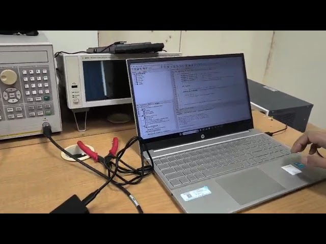 Software-controlled tunable microwave bandpass filter