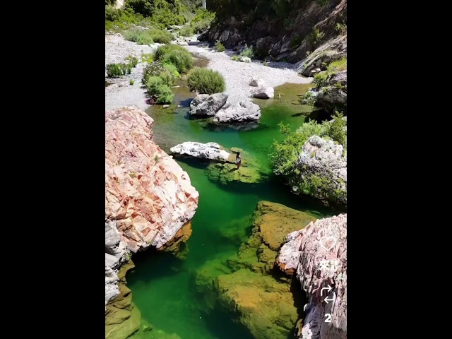 海边楼盘实拍！浪花、蓝天、白房子… 每一帧都想存成壁纸✨ 觉得美的姐妹反手一个赞，关注我看更多实拍呀～” #能量療愈 #弘扬正能量