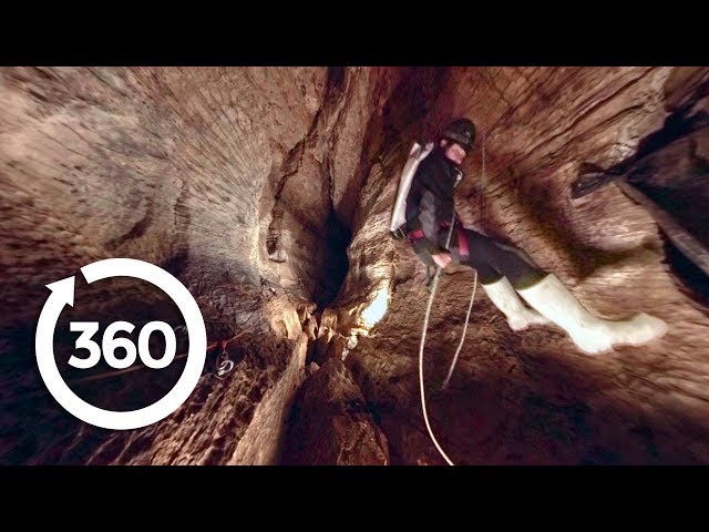 Dive Into the Blackness | Auckland, New Zealand 360 VR Video | Discovery TRVLR