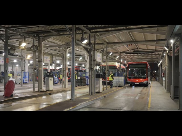 La nit a la cotxera: vetllar pel servei de bus de l'endemà