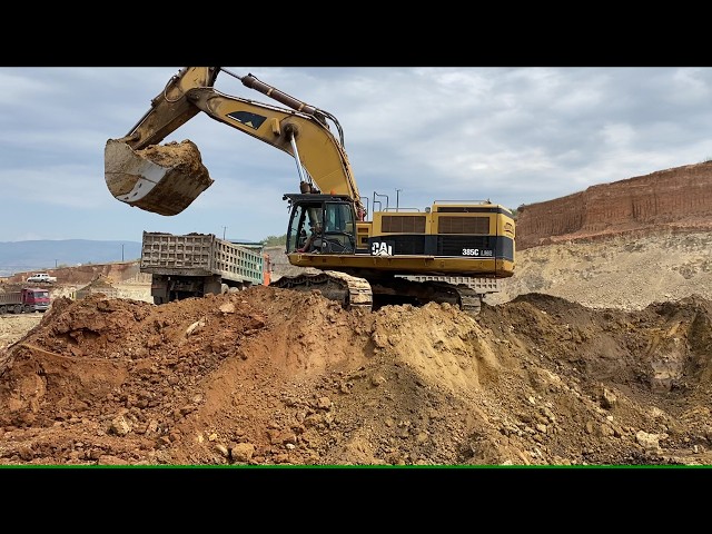 Caterpillar 385C Excavator Digging And Loading Trucks - Ektor Epe