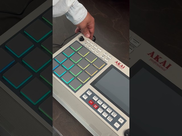 AKAI MPC LIVE II unboxing 🙌🏽 #asmr #asmrsounds #akai #producer #fingerdrumming #beatmaker