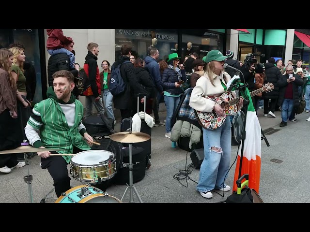 This Crowd Went Wild… Zoe Clarke “Wake Me Up” Busking Grafton Street🍀
