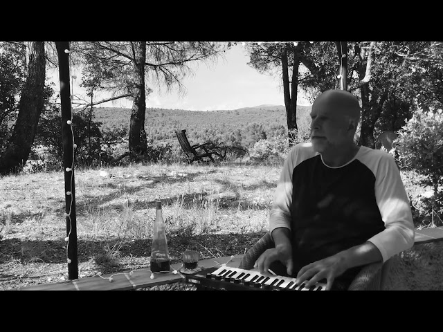 Diggin´in the dirt live in "Cork Oak Garden"