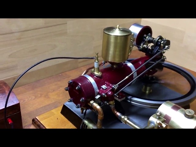 Carl Benz Motorwagen 1886. Viertaktmotor Modell 1:3. Four stroke internal combustion model engine.