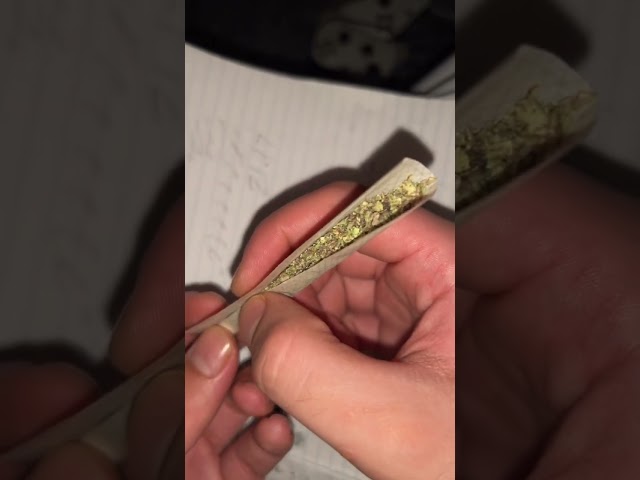How to Roll the best Joint! Tuck & Roll method