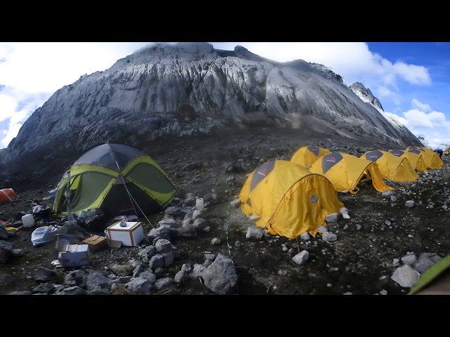 360度動画  7日ヘリ待ちしたあと念願のカルステンツベースキャンプ到着後　先行隊のかずさんと世間話中　エベレストに行ってきます！