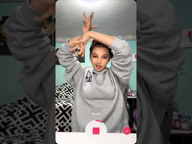 Gabriela hand tutorial!🥀💃🏻 ​⁠@katseyeworld ​⁠ #katseye #tutorial #viral #kpop #gabriela #shorts